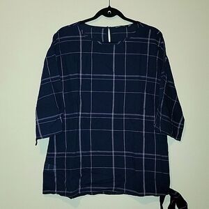 Like New Doe & Rae 3/4 sleeve lightweight  top with side tie.  Size Large